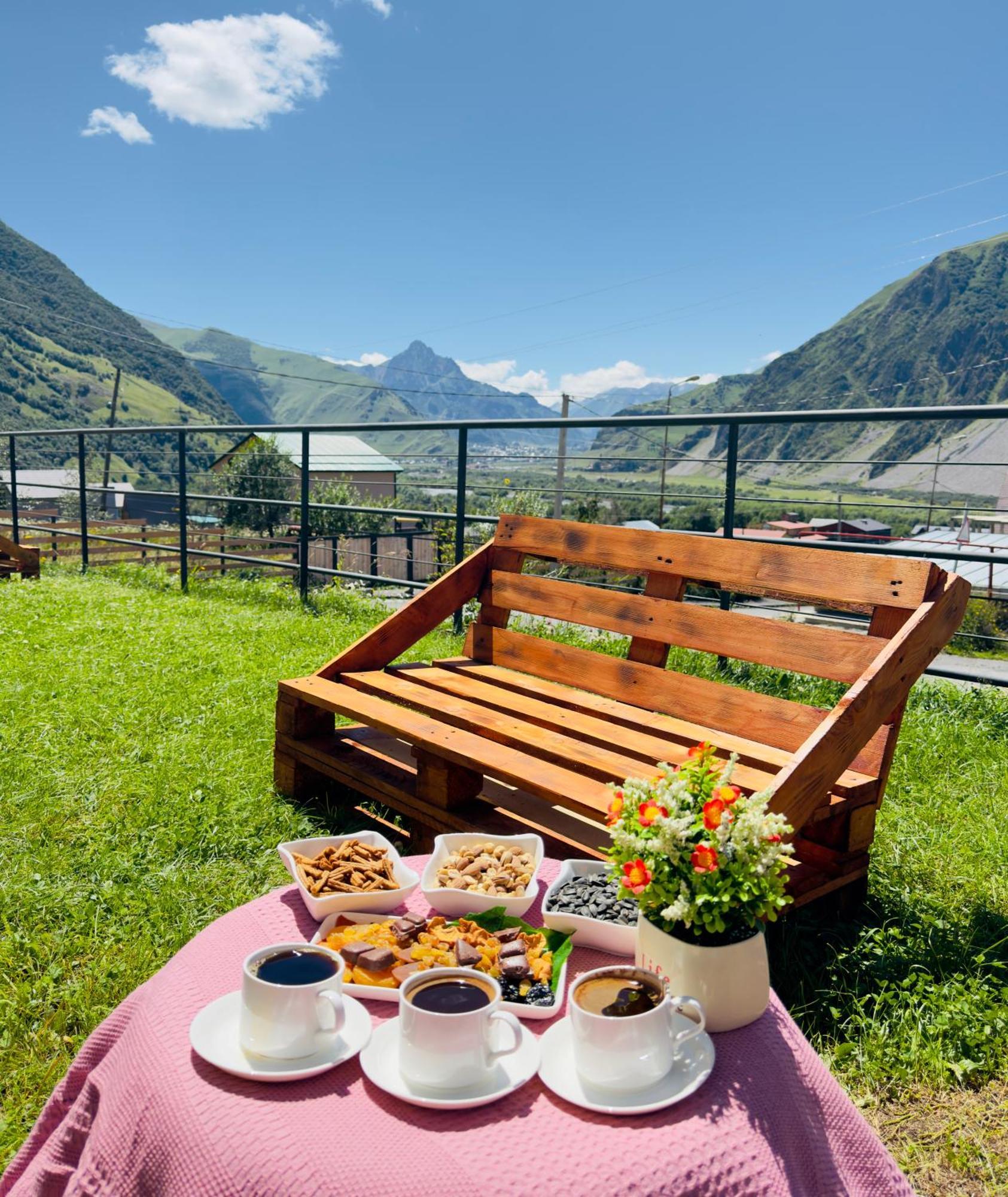 Chalet Kazbegi Otel Dış mekan fotoğraf